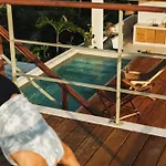 Apartamento Jungle Retreat, Sleeps 10 Comfortably, Rooftop Pool *