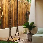 Apartamento Jungle Retreat, Sleeps 10 Comfortably, Rooftop Pool *