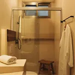 Jungle Retreat, Sleeps 10 Comfortably, Rooftop Pool *