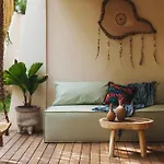 Jungle Retreat, Sleeps 10 Comfortably, Rooftop Pool