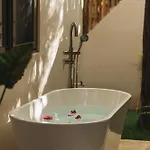 Jungle Retreat, Sleeps 10 Comfortably, Rooftop Pool Apartamento *