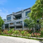 Luxury 4Br Condo - Art & Pool - Barneys Residences