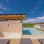 Apartamento La Linda Luxury Two Story Huge Terrace Next To The Pool