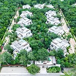 La Linda Luxury Two Story Huge Terrace Next To The Pool Apartamento *