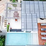 La Linda Luxury Two Story Huge Terrace Next To The Pool Apartamento *