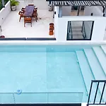 La Linda Luxury Two Story Huge Terrace Next To The Pool