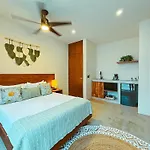 La Linda Luxury Two Story Huge Terrace Next To The Pool *