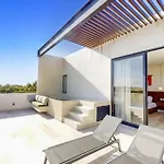 Sapphire Nest Studio