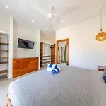 Casa Kinam Chic 4br W Pool In La Veleta Villa