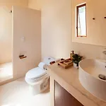 Сasa de vacaciones Ahal Holistika 9br Jungle Sanctuary With Private Rooftop & Plunge Pools