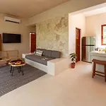 Сasa de vacaciones Ahal Holistika 9br Jungle Sanctuary With Private Rooftop & Plunge Pools