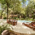 Ahal Holistika 9br Jungle Sanctuary With Private Rooftop & Plunge Pools *