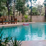 Сasa de vacaciones Ahal Holistika 9br Jungle Sanctuary With Private Rooftop & Plunge Pools *