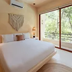 Сasa de vacaciones Ahal Holistika 9br Jungle Sanctuary With Private Rooftop & Plunge Pools Tulum