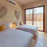 Сasa de vacaciones Ahal Holistika 9br Jungle Sanctuary With Private Rooftop & Plunge Pools *