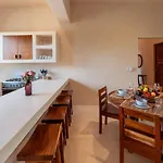 Сasa de vacaciones Ahal Holistika 9br Jungle Sanctuary With Private Rooftop & Plunge Pools *