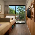 Moxy Hotel 3*