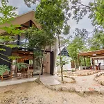 Xtambaa Selva Lodge *