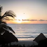 Encantada Hotel