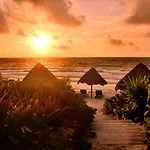 Hotel Encantada
