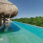 Luxury 1Br - Rooftop Paradise With Pool & Jacuzzi