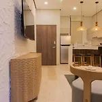 Ultra Luxury Steps From Apartamento