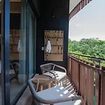 Ultra Luxury Steps From Apartamento