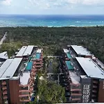 Apartamento Ultra Luxury Steps From