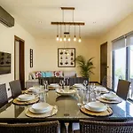 New! Gorgeous Luxury With 2 Pools