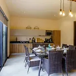 New! Gorgeous Luxury With 2 Pools