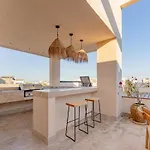 Luxury At Chichil Pool Gym Access Apartment *