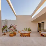 Luxury At Chichil Pool Gym Access Apartment