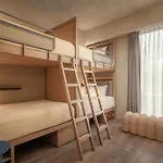 Moxy 3*