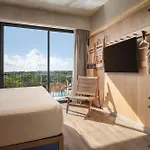 Hotel Moxy 3*