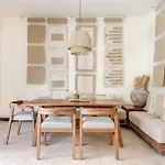 Enchanting 4Br Villaδ Pool& Rooftopδprime Location