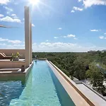 Luxury 4 Bedroom Villa With Private Rooftop Pool