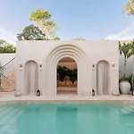 Casa Arka Fully Staffed - Jungle Palace Villa