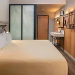 Moxy Hotel 3*