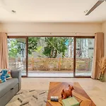 Modern Condo With Pool Fast Wifi Perfect