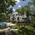 Mango Hotel 3*