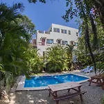 Hotel Mango 3*