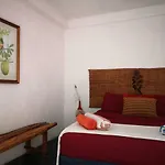 Pensión Primitive Selfcheck-in Adults Only