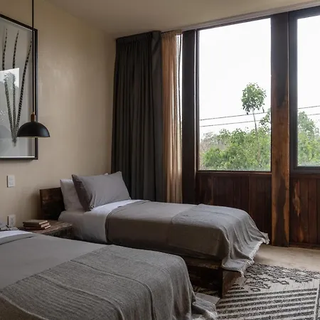 Unho Hotel 4*