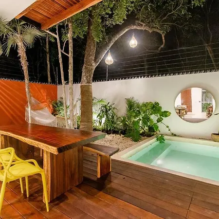Ujo 100 Mb Wifi 2 Private Pools
