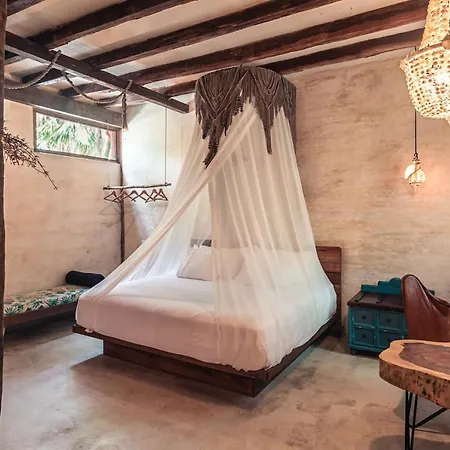 Hidden Treehouse Eco-hotel