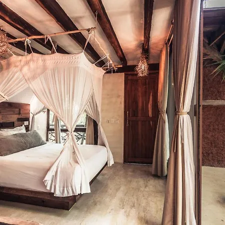 Hidden Treehouse Eco-hotel 4*