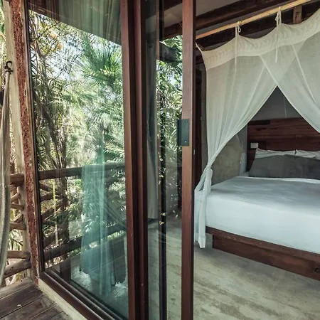 Hidden Treehouse Eco-hotel 4*