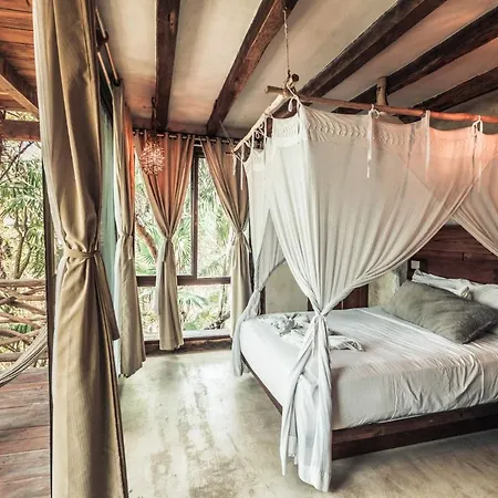 Hotel Hidden Treehouse Eco-hotel