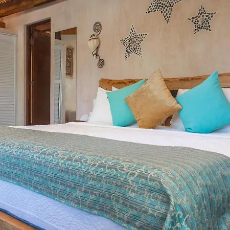 Hotel Estrellas - Located At The Party Zone 4*