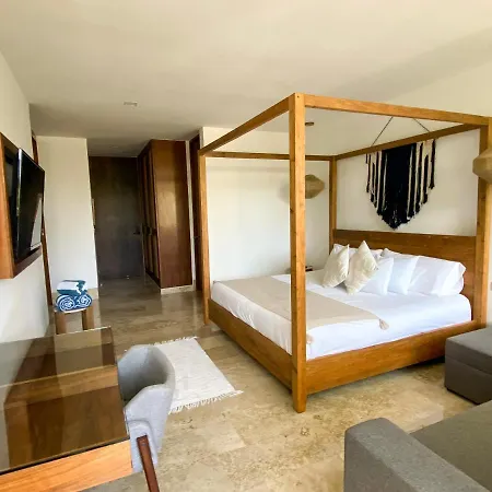 Omara Apartment *
